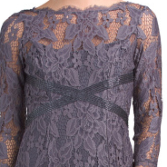 Three quarter sleeve lace gown - Picture 1 of 4